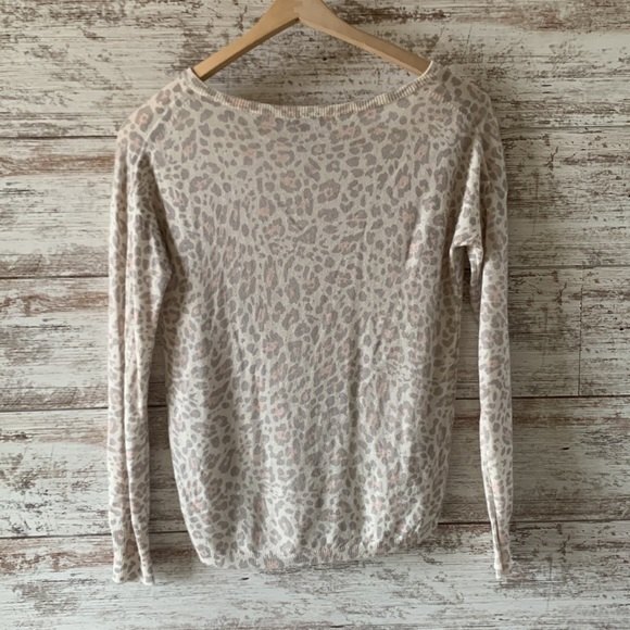Olivaceous Lightweight Leopard Print Sweater Size Small - Picture 2 of 4